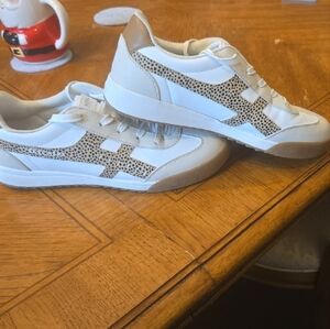 Skechers White and Tan Sneakers with Breathable Design